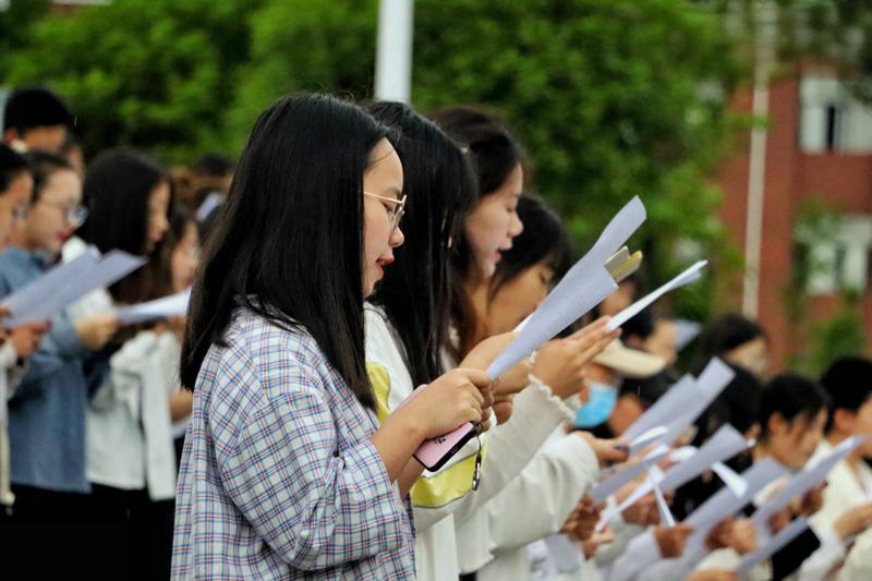新手必看：期刊杂志投稿发表论文的步骤与技巧