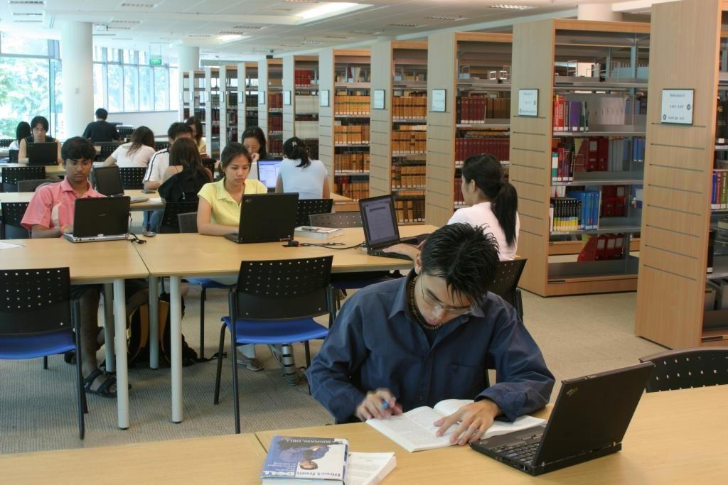 中高级职称评定路上的出版秘籍：主编副主编署名与自费出书成本解析