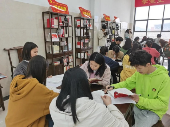 职称评定论文发表投稿技巧攻略：考古、博物馆研究馆员《收藏界》期刊杂志推荐信息