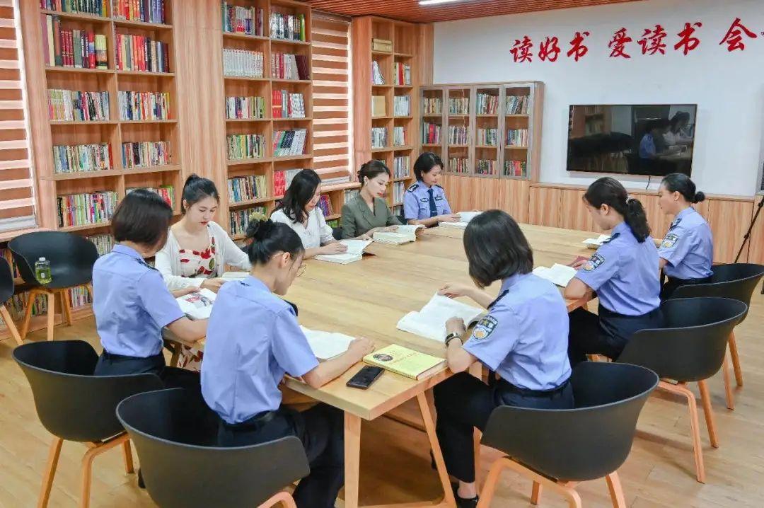 著作专著出书15万字出版办理指南：图书馆管理人员申报馆员、副研究馆员、研究馆员解析