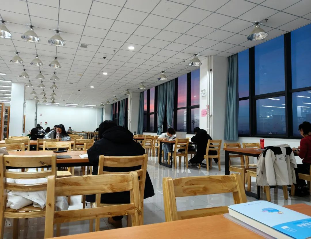 职称晋升之路：自费出书与出版社合同签订流程的实战策略与要点