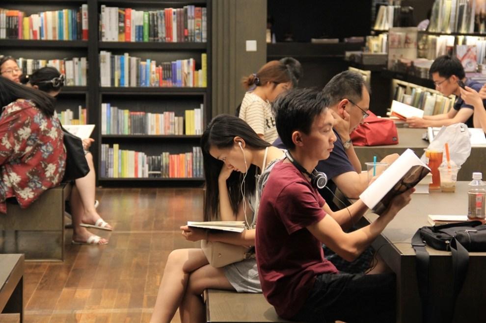 计算机多媒体与网页制作指南：学术著作专著挂名出书出版与职称晋升