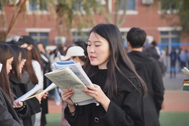 档案管理中高级职称评定：著作专著出书与挂名办理深度解析