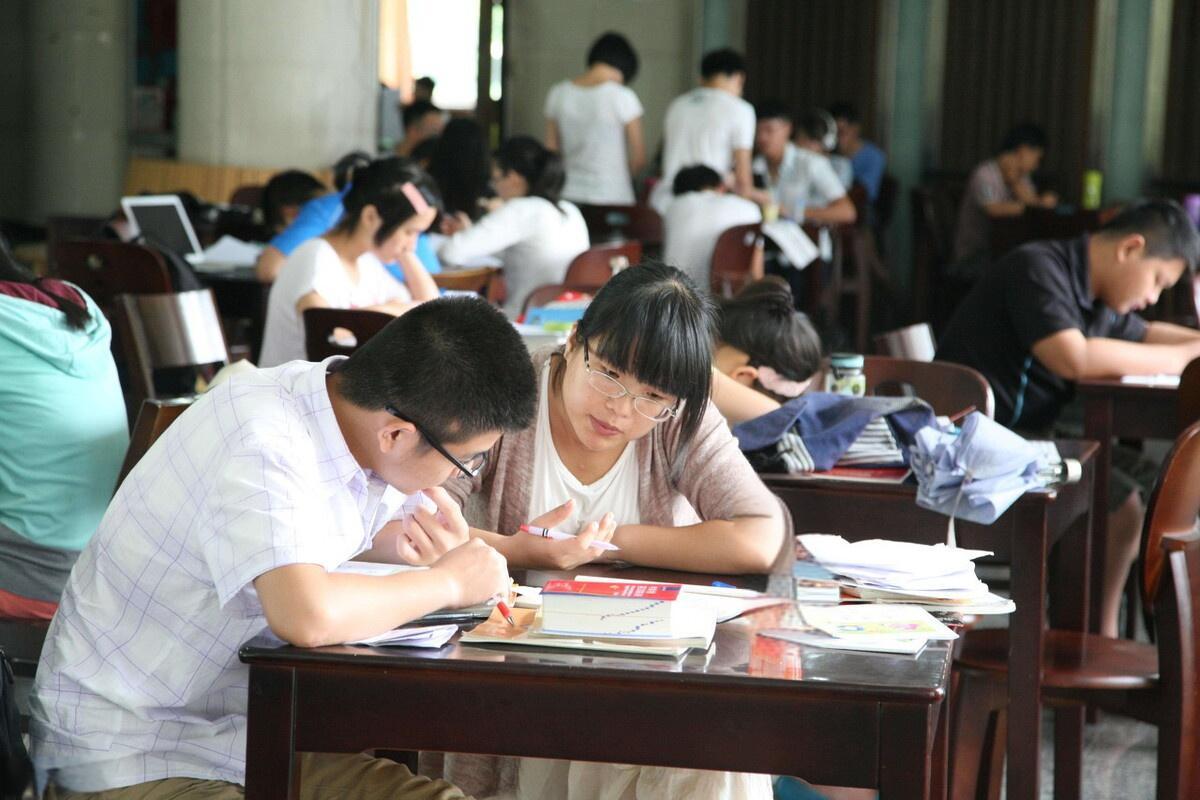 经济商业贸易论文发表攻略：期刊杂志选择与投稿步骤详解