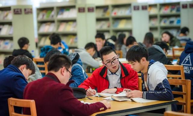 语文专业学术期刊杂志与语文老师评职称论文：投稿、发表与成长的桥梁